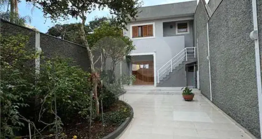 Casa com 3 quartos à venda na Rua Ibituruna, Saúde, São Paulo