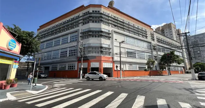 Prédio para alugar na Rua Siqueira Bueno, Mooca, São Paulo