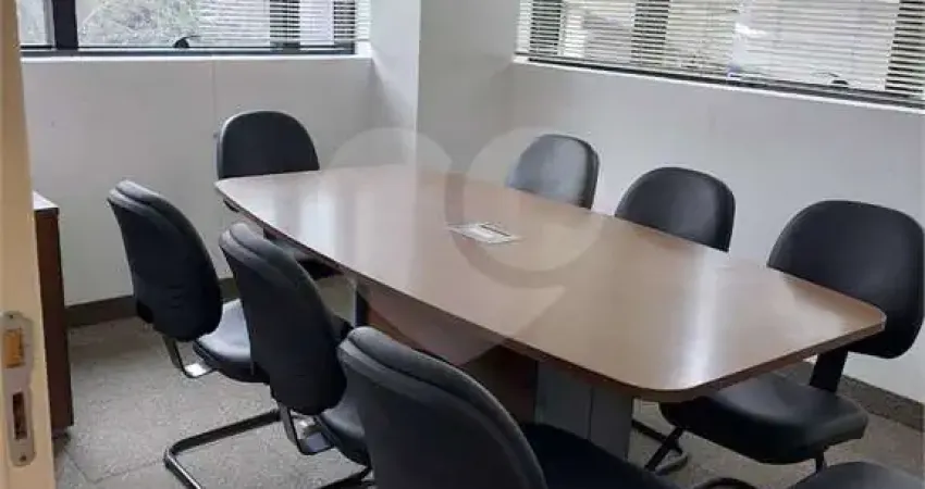 Sala comercial para alugar na Rua Galvão Bueno, Liberdade, São Paulo