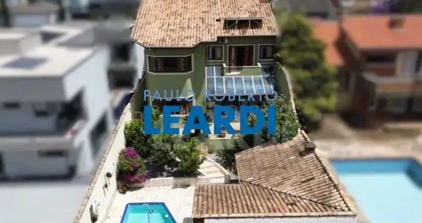 CASA ASSOBRADADA - VILA PETRÓPOLIS - SP