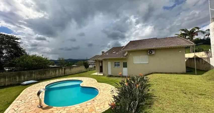 Oportunidade Casa Térrea à Venda em Condomínio Fechado de Atibaia!
