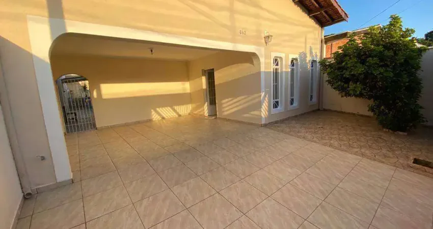 À Venda: Amplo Imóvel no Bairro Parque Taquaral, Campinas com 3 Quartos (1 Suíte), 3 Banheiros. Localização Privilegiada