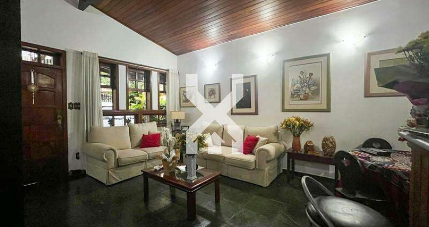 Casa à venda, 8 quartos, 2 suítes, 3 vagas, Santo Antônio - Belo Horizonte/MG