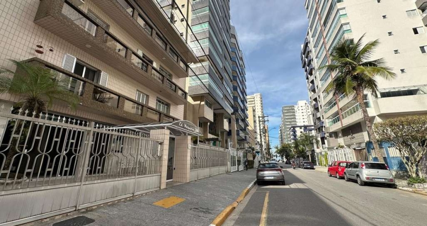 Kitnet em Praia Granda, no Canto do forte 36 m2 apenas 200 metros da Praia.