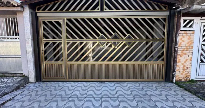 Casa em Praia Grande, na Mirim com 03 dormitórios perto do novo Shopping.