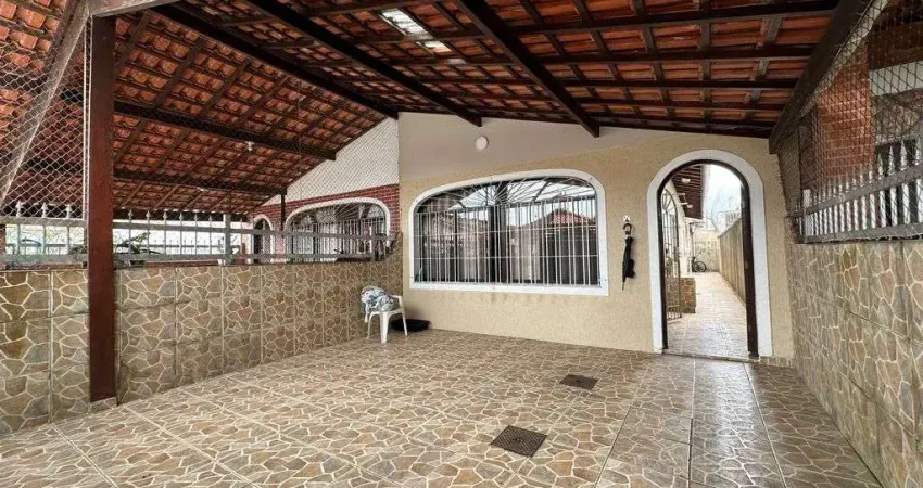 Casa em praia grande, no real com 02 dormitórios sendo uma suíte ampla por r$380