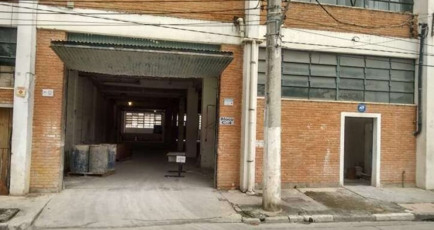 Galpão de 800 m² para locação em Jandira - SP.