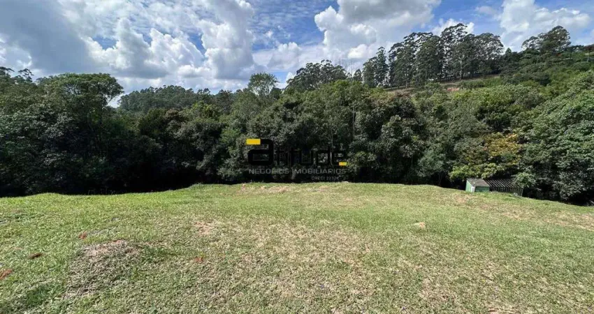 Terreno no morada da aldeia em santana de parnaíba – declive, frente ampla e sem vizinho de fundo