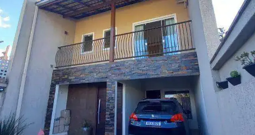 Casa com 2 dormitórios à venda, 120 m² por R$ 565.000,00 - Espinheiros - Joinville/SC