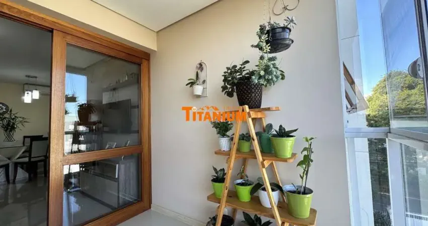Apartamento à venda com 2 dormitórios , sendo uma suíte, garagem para 2 carros, sacada com churrasqueira, no Bairro Vila Rosa em Novo Hamburgo.