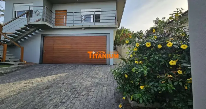 Casa com 3 dormitórios, sendo uma suíte com closet, moderna, piscina, pátio amplo à venda em Novo Hamburgo, Ideal - 233m².