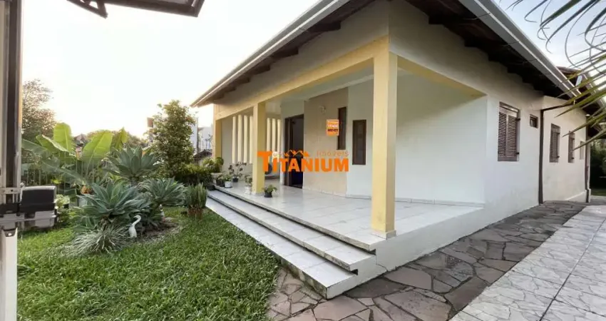 Casa plana à venda, com 3 dormitórios, sendo 1 deles suíte, com um belo pátio e em ótima localização, no Pátria Nova em Novo Hamburgo.