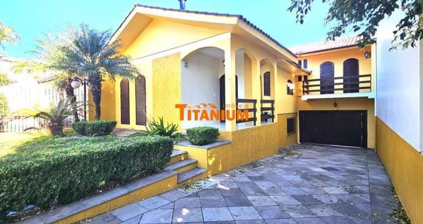 Casa à venda com 3 dormitórios, sendo 1 suíte master, sala de estar com lareira, sala de jantar, cozinha integrada, garagem coberta para 2 carros, no Bairro Guarani em Novo Hamburgo.