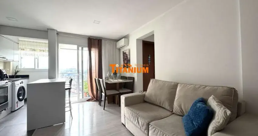 Apartamento 2 dormitórios, sacada com espera para churrasqueira, sol da manhã, garagem coberta, fica todos moveis fixos e 2 splits, local plano à venda em Novo Hamburgo .