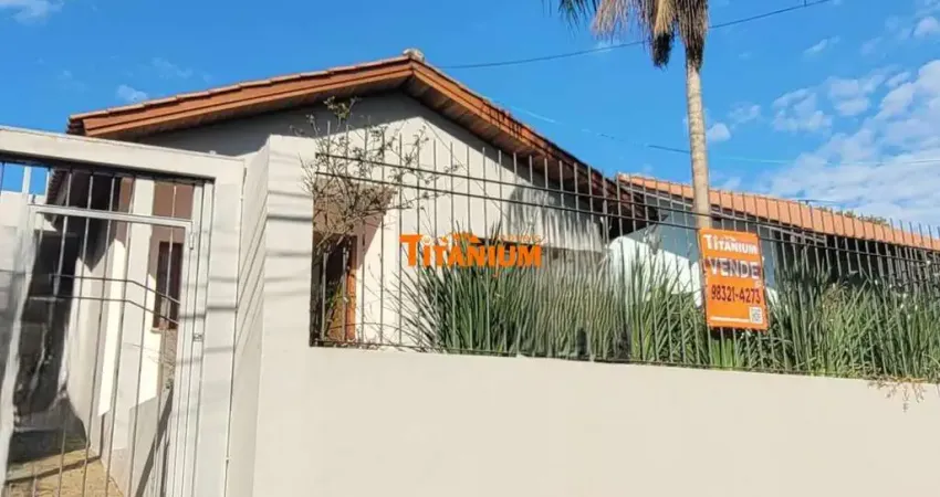 Casa à venda em petrópolis, novo hamburgo - garagem coberta e pátio amplo