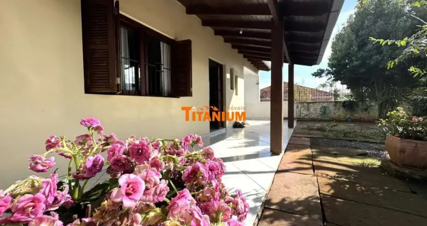 Casa plana, com 3 dormitórios, 2 banheiros, e um terreno espaçoso para sua família e seus pets, com 594 m2, à venda em novo hamburgo.