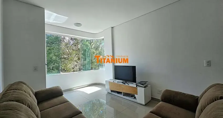 Apartamento com 2 dormitórios, sendo uma suíte, sacada integrada com churrasqueira, água quente, garagem coberta, pertinho do centro à venda.