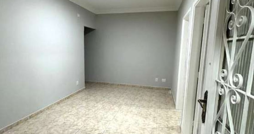 Vendo Apartamento Térreo, 02 Dormitórios, Frente para a Rua, Sem Garagem, Macuco, Santos
