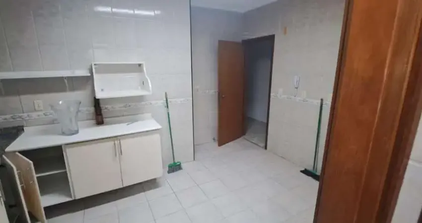 Vendo Apartamento 02 dormitórios e garagem privativa no Marapé em Santos