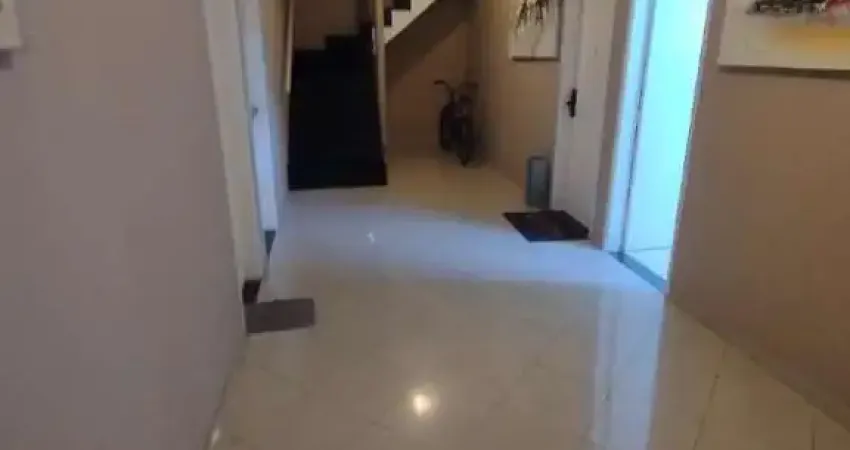 Alugo Ampla sala comercial com banheiro privativo, 35 mts, na Vila Mathias, Santos