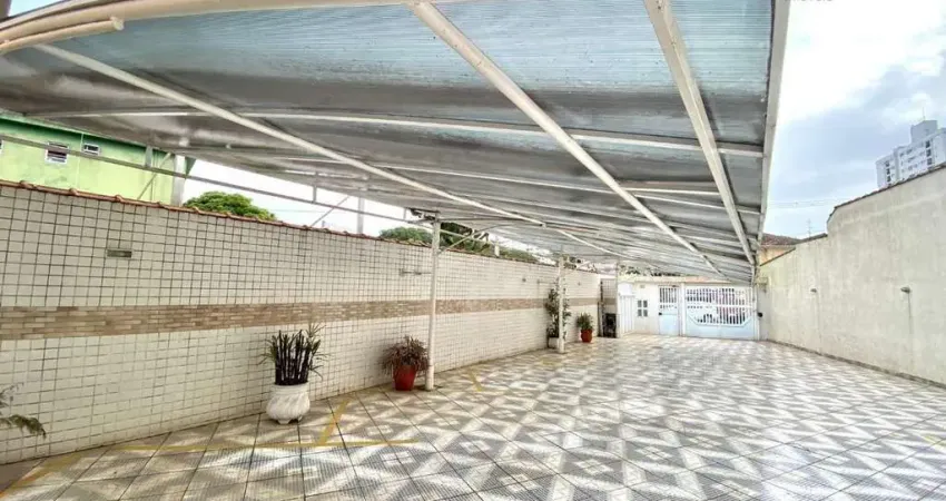 Vendo linda e ampla Sobreposta Térrea de 4 dormitórios, suíte e lavabo no Macuco em Santos