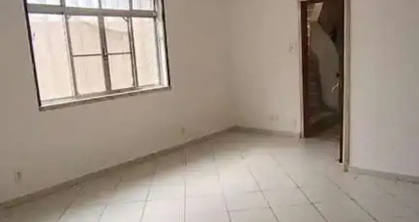 Vendo amplo apartamento térreo de 2 dormitórios, quintal e garagem na ponta da praia em santos