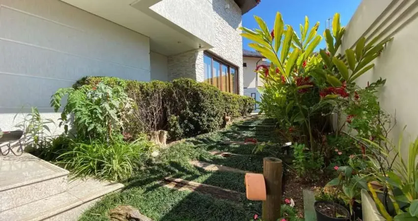 Casa com 6 quartos à venda na Rua Marechal Arthur da Costa e Silva, 163, Coqueiros, Florianópolis