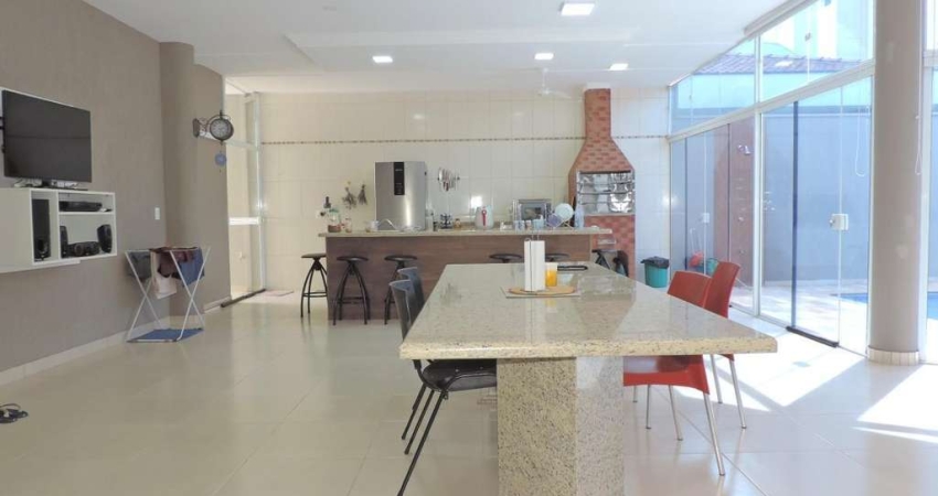 Casa para Venda em Pirassununga, Centro, 3 dormitórios, 3 suítes, 3 banheiros, 4 vagas