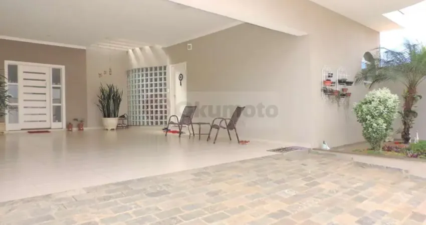Casa para Venda em Pirassununga, Centro, 3 dormitórios, 3 suítes, 3 banheiros, 4 vagas
