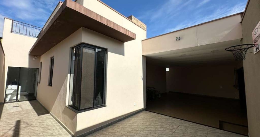 Casa para Venda em Pirassununga, Jardim Carlos Gomes, 3 dormitórios, 1 suíte, 2 banheiros, 2 vagas