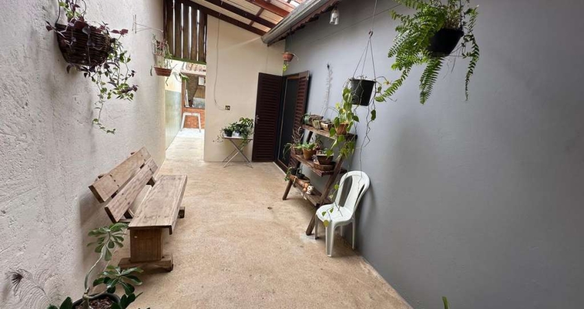 Casa para Venda em Pirassununga, Vila Braz, 3 dormitórios, 2 banheiros, 2 vagas
