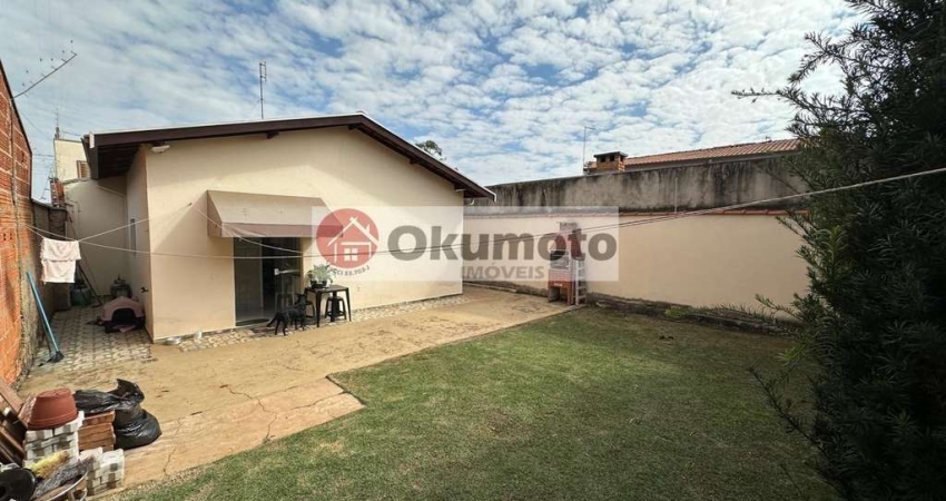 Casa para Venda em Pirassununga, Jardim Veneza II, 3 dormitórios, 1 suíte, 2 banheiros, 2 vagas