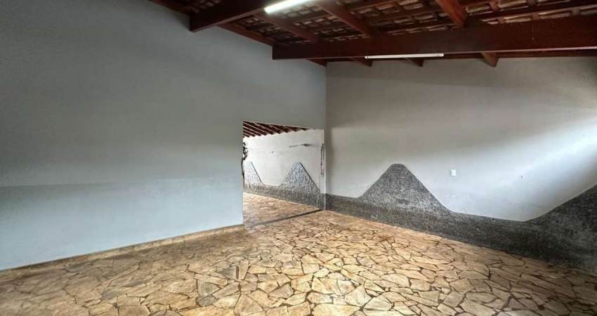Casa para Venda em Pirassununga, Jardim Treviso, 2 dormitórios, 1 suíte, 3 banheiros, 3 vagas