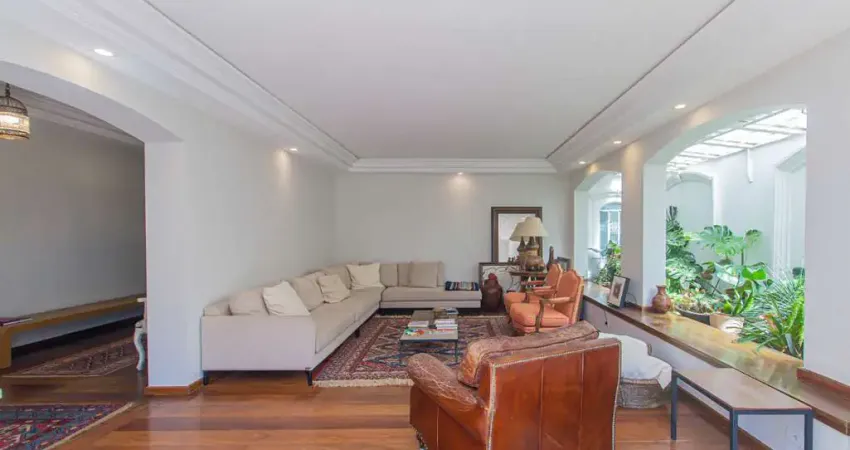 Casa para venda em Pacaembu com 4 quartos, sendo 4 suítes , 350m²