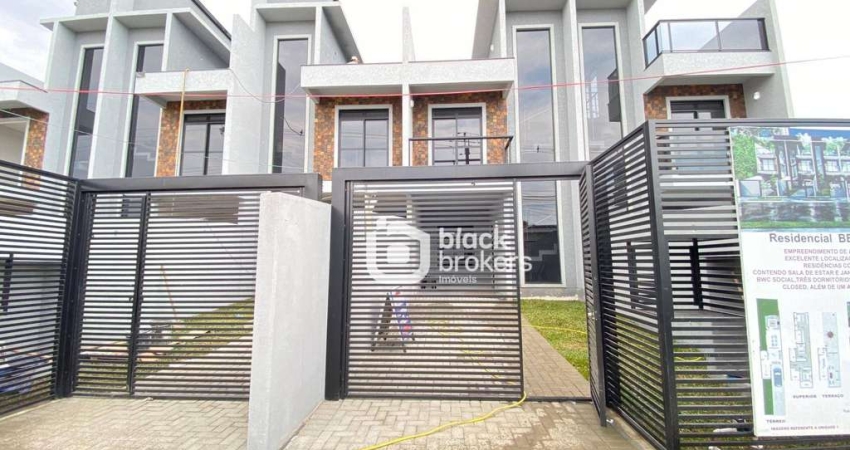 Sobrado 3 Quartos, Quintal e Terraço à Venda, 130 m² por R$ 760.000 - Uberaba - Curitiba/PR