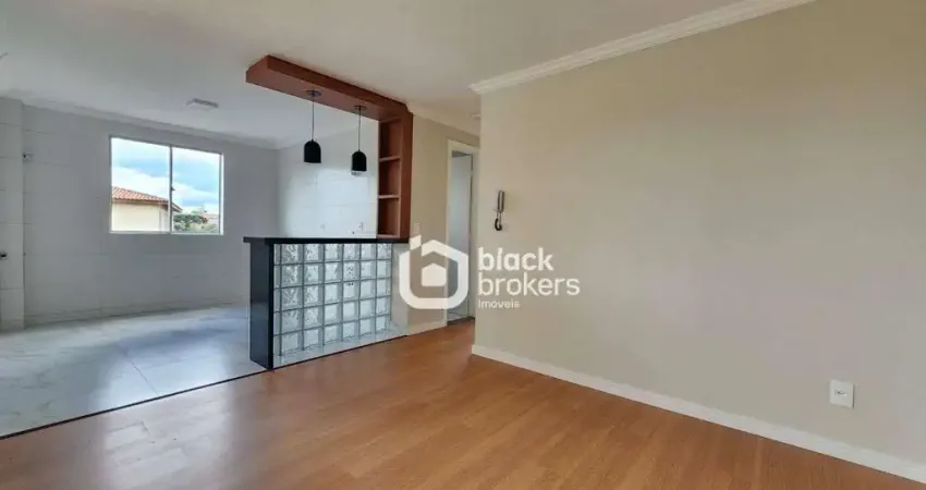 Apartamento reformado com 2 dormitórios, sala e cozinha integrada, banheiro social e uma vaga de garagem
