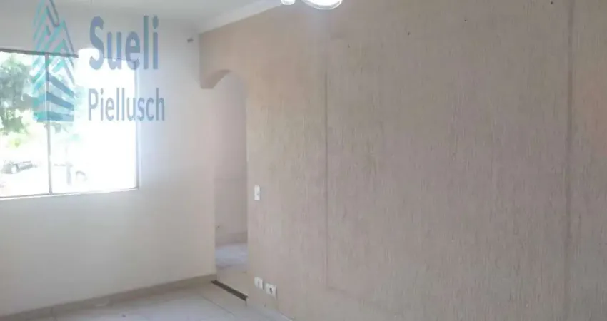 Apartamento a venda no primeiro andar- Condomínio Bandeirantes-2 dormitórios reformado-cozinha planejada- Venda R$ 240.000,00 aceita financiamento.