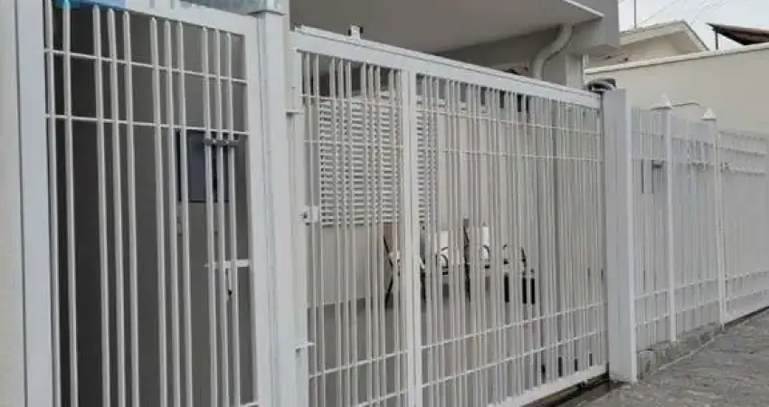 Linda casa toda reformada-Jardim Garcia-próxima ao Santuário Guadalupe-aceita PERMUTA por imóvel menor valor na região ou Santos- valor R$790.000,00.