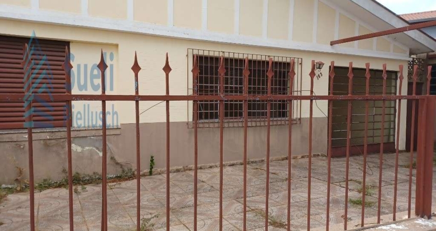 Casa á venda Vila Teixeira-ótima localização-próximo Drogaria São Paulo-Mercado-escola-3 dormitórios-barracão na lateral-valor de venda R$ 480.000,00