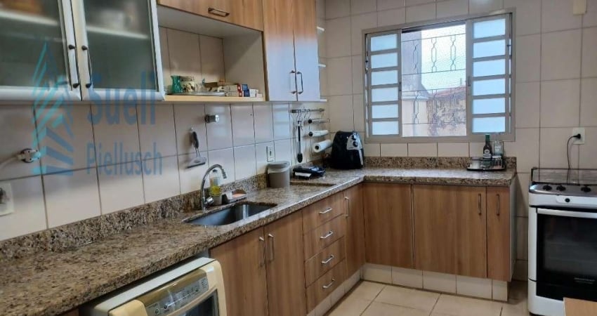 Casa a venda na Vila Teixeira-totalmente plana-cozinha planejada nova-próximo a comércio-escola-Valor de venda R$ 580.000,00 aceita financiamento.