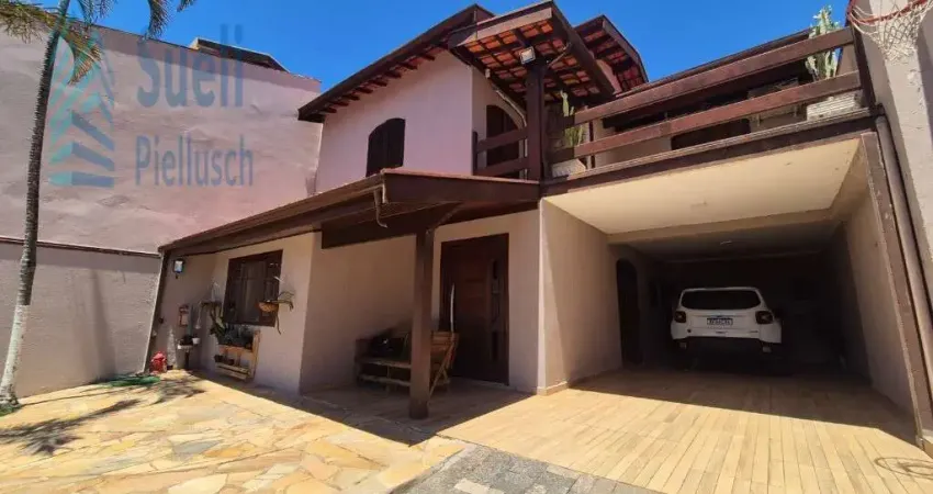 Sobrado à venda no Alto Taquaral-Shopping Dom Pedro-piscina-churrasqueira-vaga para 5 carros-3 dormitórios-sacada-Valor de venda R$ 1.398.000,00.