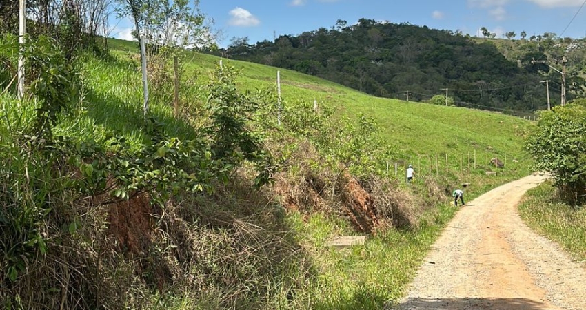 TERRENO DE 600M² COM ÓTIMA TOPOGRAFIA