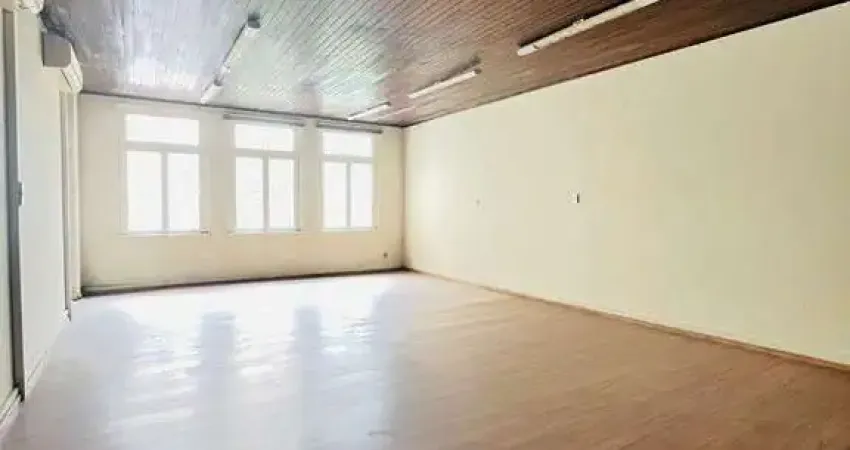 Edifício comercial para aluguel no centro histórico com ampla área disponível