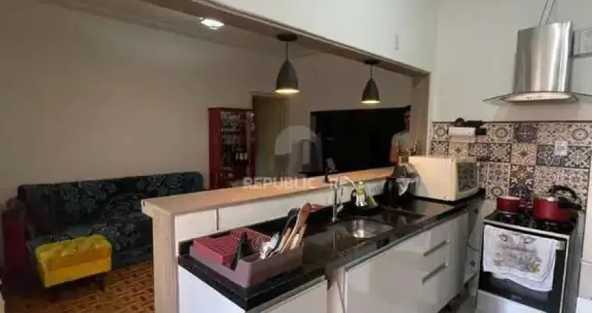 Apartamento 02 dormitorios Frente com Sacada na rua Olavo Bilac Predio com Porta