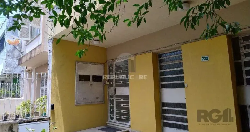 CASA MISTA COMERCIAL NO TÉRREO E RESIDENCIAL EM CIMA