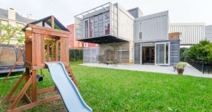 Casa para Venda - 315m², 3 dormitórios, sendo 1 suites, 2 vagas - Teresópolis