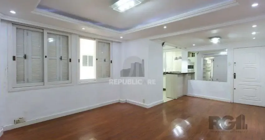 Apartamento semi-mobiliado, possui 3 dormitórios, sendo 1 suíte