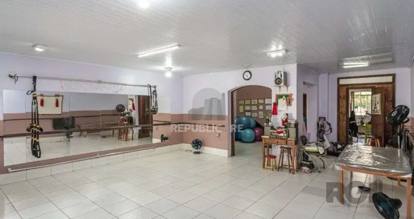 CASA COMERCIAL E RESIDENCIAL NO MIOLO DO BAIRRO SANTANA