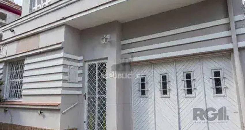 Casa Espaçosa de 3 Dormitórios à Venda no Bairro Moinhos De Vento!