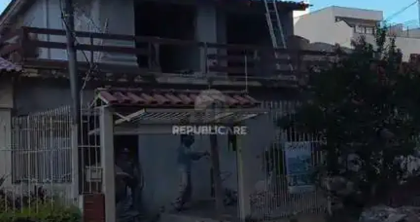 Casa com 3 quartos à venda na Rua Azevedo Sodré, 300, Passo da Areia, Porto Alegre